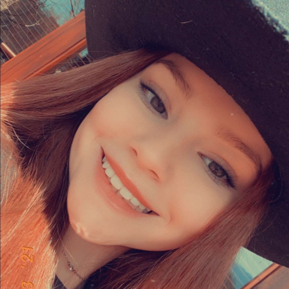 Meet your Posher, Kayla